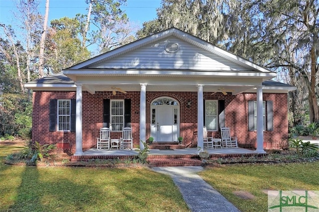 view of front of home featuring covered porch and a front lawn