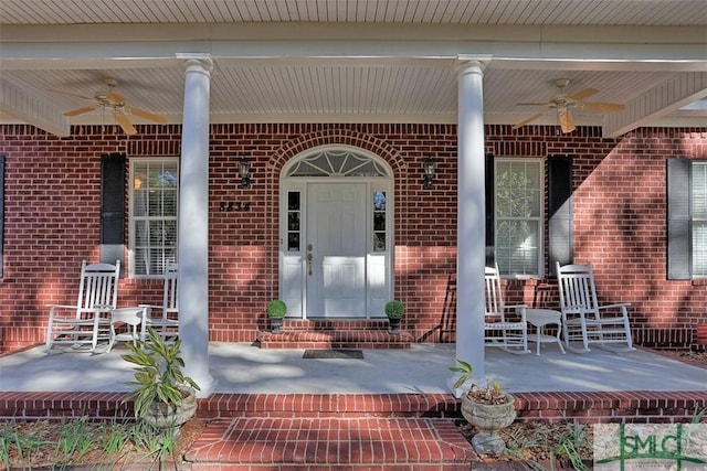 entrance to property featuring a porch and ceiling fan