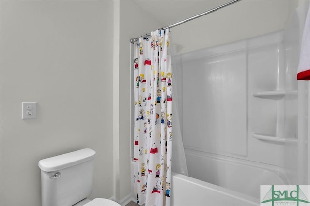 bathroom featuring toilet and shower / bath combo with shower curtain