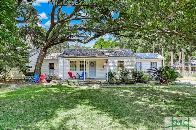 ranch-style home featuring a front yard and a porch