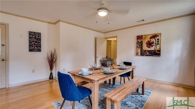 dining room featuring light hardwood / wood-style flooring, ceiling fan, and crown molding