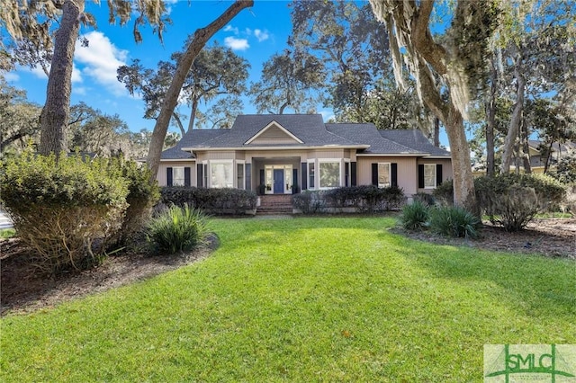 view of front facade with a front lawn