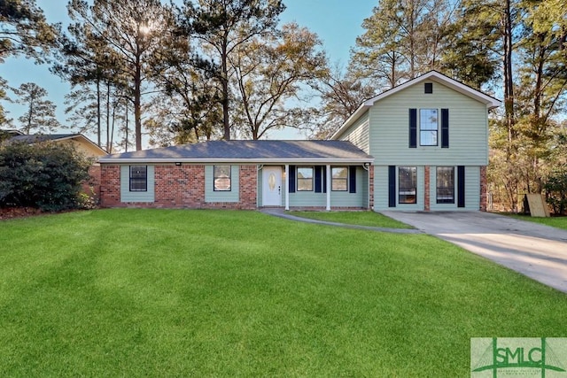 view of front of property with a front lawn