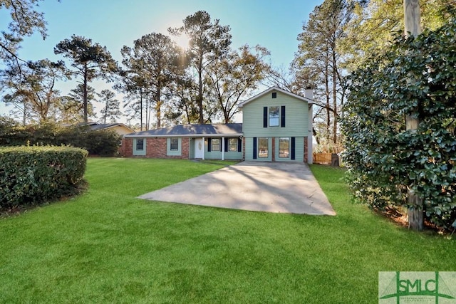 view of front of house with a patio area and a front lawn