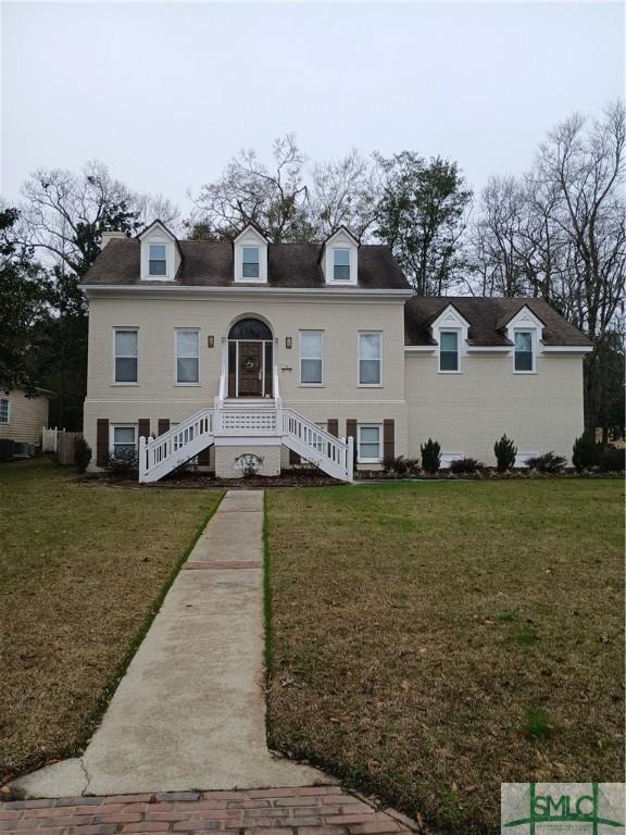 view of front of house with a front yard