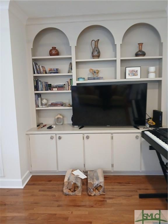 room details featuring built in features and hardwood / wood-style flooring