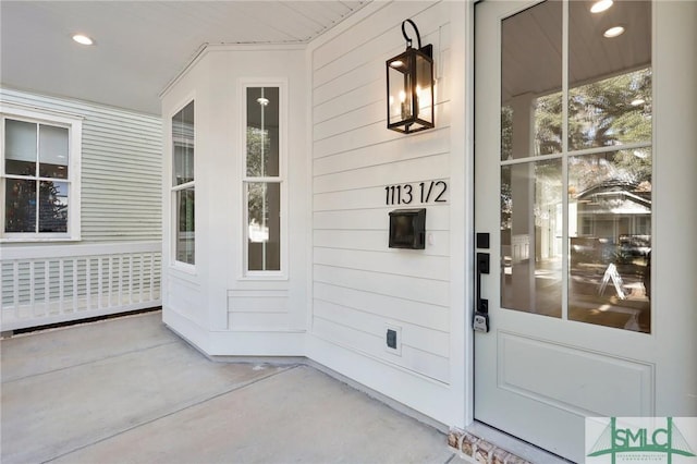 property entrance with covered porch