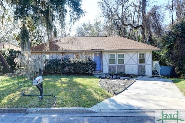 single story home featuring a front lawn