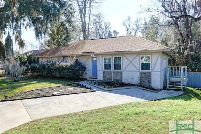 single story home with a front yard