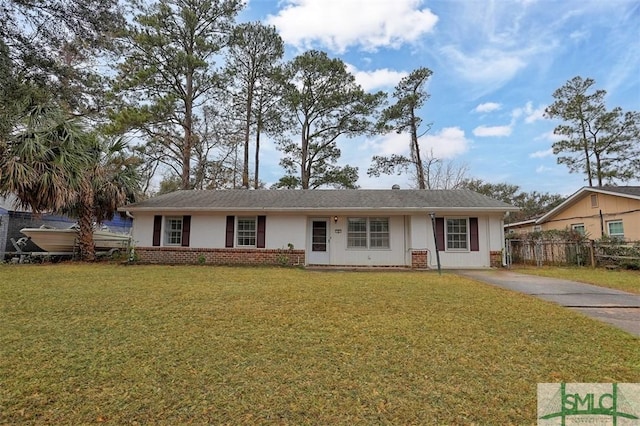 single story home featuring a front lawn