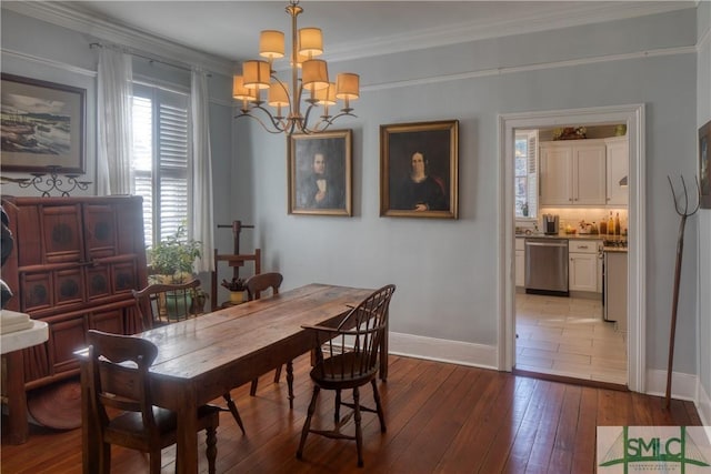 dining room featuring crown molding, hardwood / wood-style floors, and an inviting chandelier