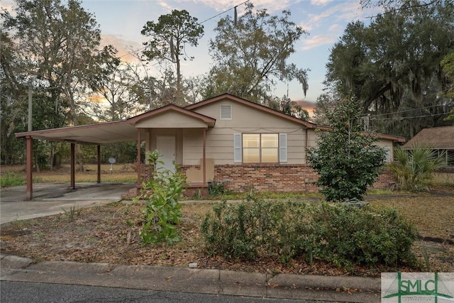 view of front of property featuring a carport