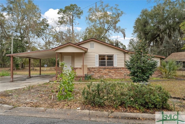 view of front of house featuring a carport