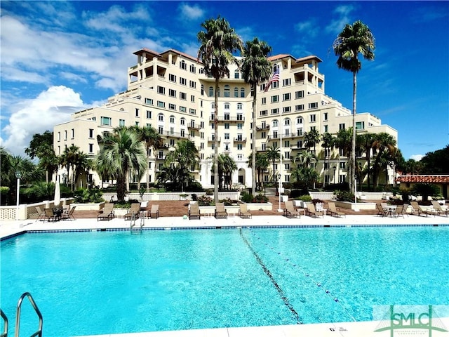 view of swimming pool