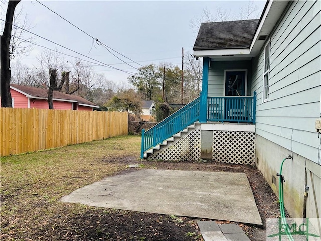 view of yard featuring a patio area