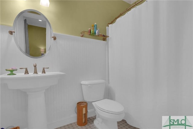 bathroom featuring toilet