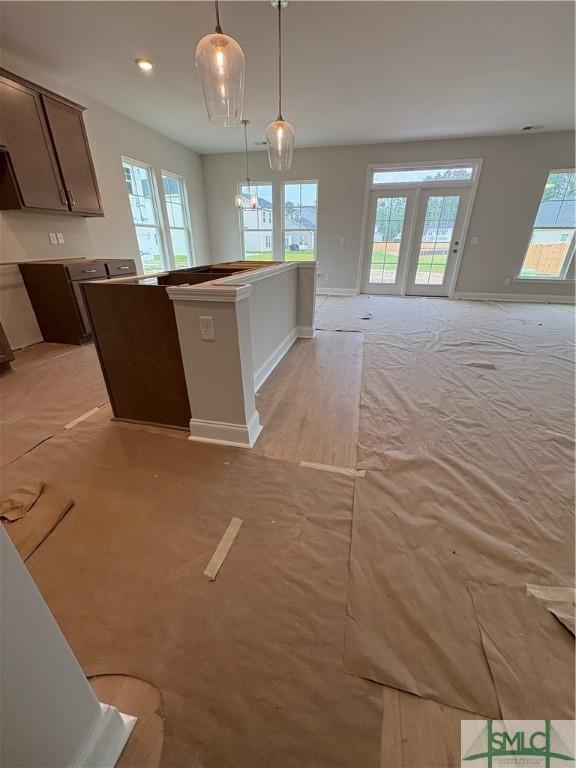 541 Sessile Oak Dr, Savannah, GA 31419 - kitchen featuring plenty of natural light, decorative light fixtures, baseboards, a kitchen island with sink, and recessed lighting