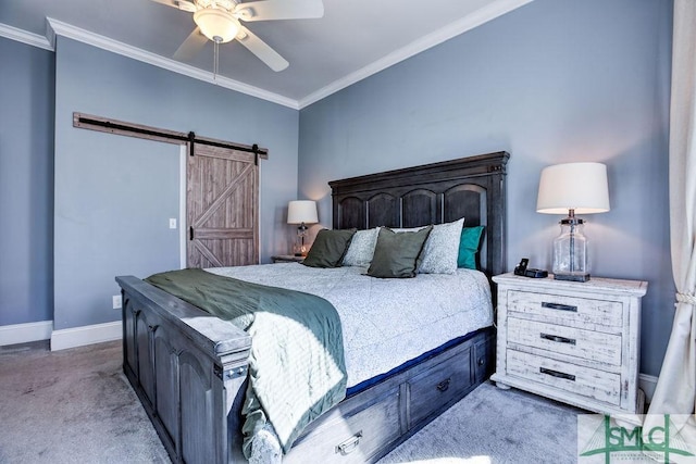 carpeted bedroom featuring ceiling fan, a barn door, and crown molding