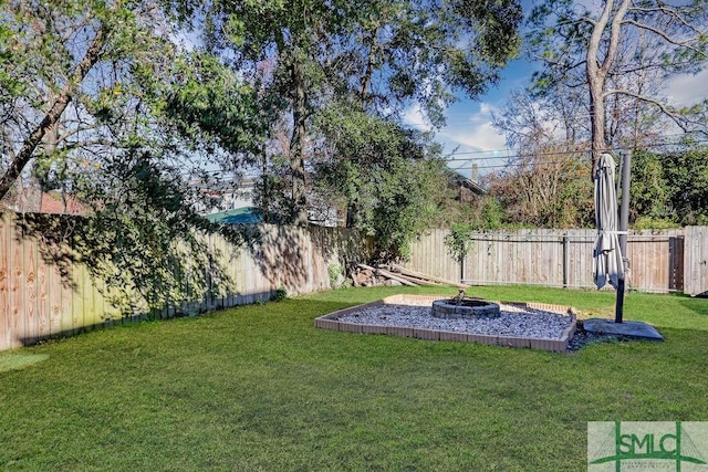 view of yard featuring an outdoor fire pit