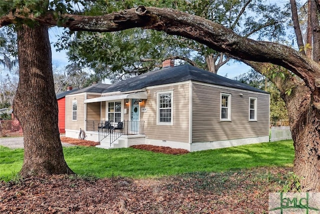 view of front of property with a front yard