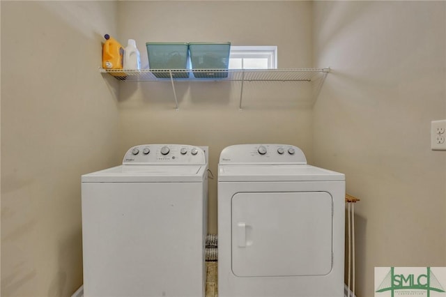 washroom featuring washing machine and clothes dryer