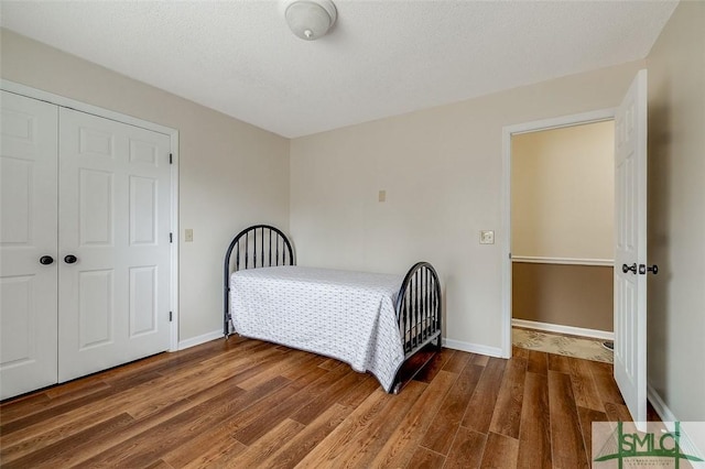 unfurnished bedroom featuring dark hardwood / wood-style flooring and a closet