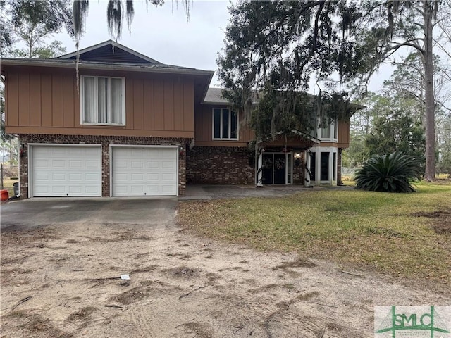 view of front of house featuring a front yard and a garage