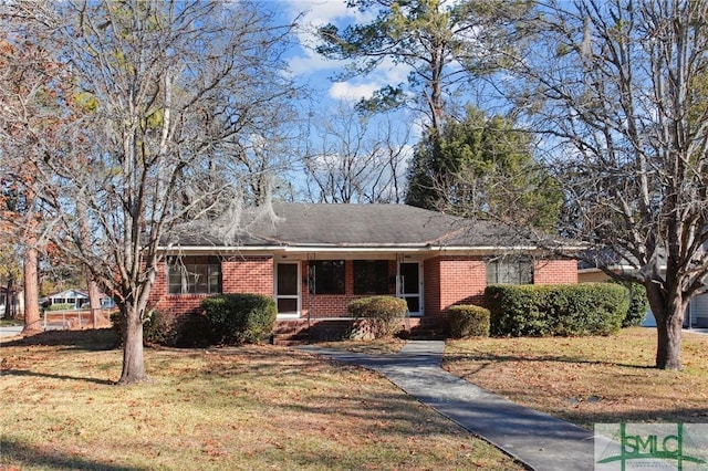 single story home featuring a front yard