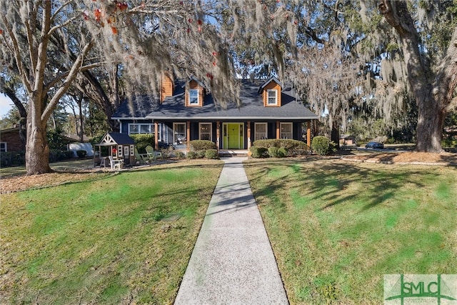 view of front of property with a front lawn