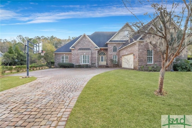 view of front of house featuring a front lawn and a garage