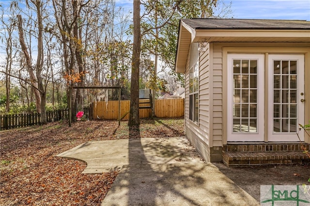 view of yard with a patio area