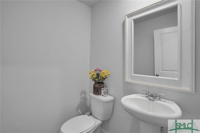 bathroom featuring sink and toilet