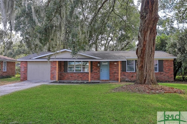 ranch-style home featuring a front yard