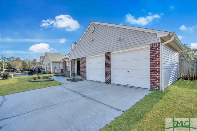 view of front of property featuring a garage and a front yard