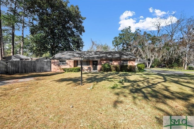 view of front facade with a front yard