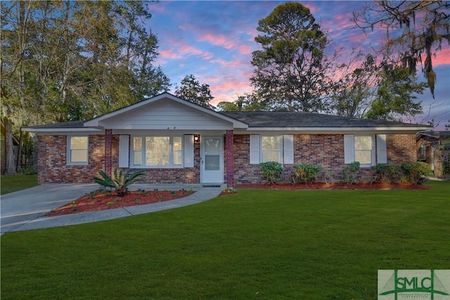 single story home with a lawn