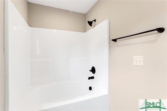 bathroom featuring shower / tub combination