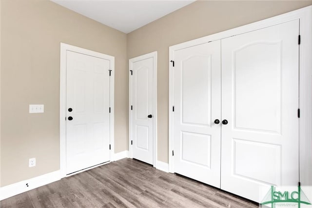 entryway featuring light wood-style floors and baseboards