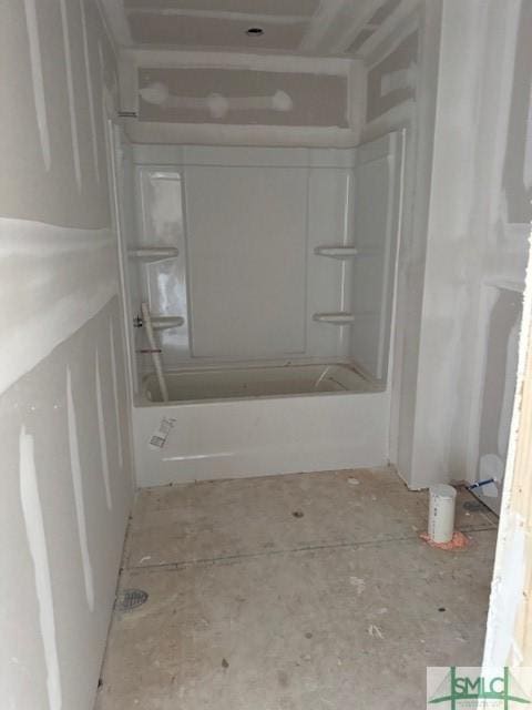 bathroom featuring washtub / shower combination