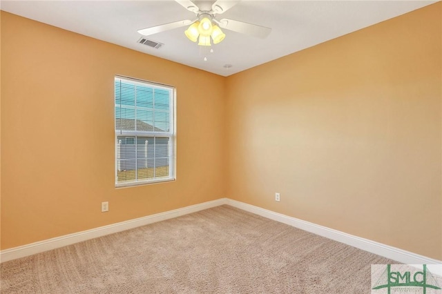 unfurnished room featuring ceiling fan and carpet flooring