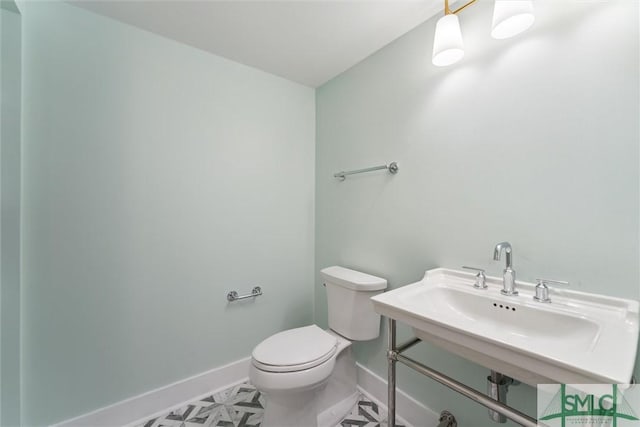 bathroom featuring toilet and sink