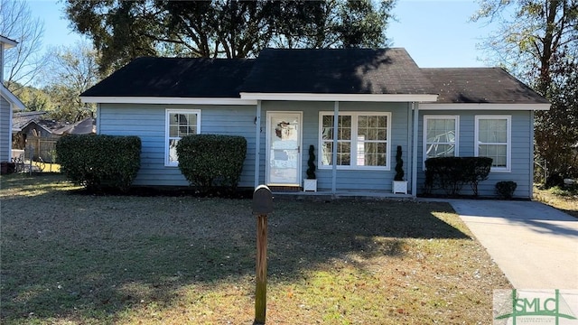 view of front of property with a front yard