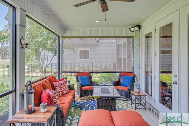 sunroom with ceiling fan