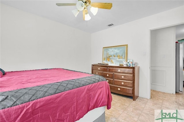 bedroom with ceiling fan