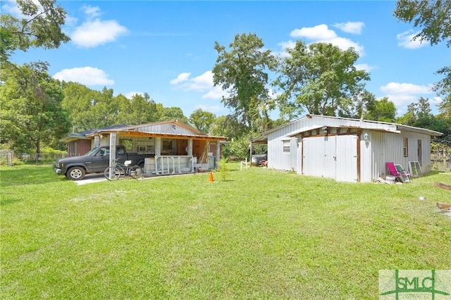 view of yard featuring an outbuilding