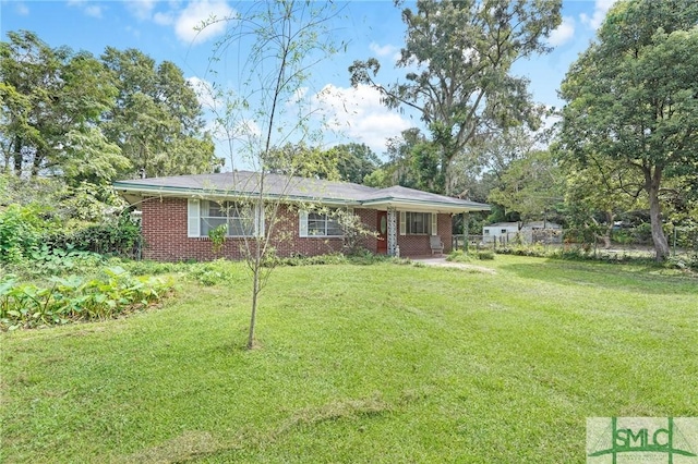 single story home featuring a front yard