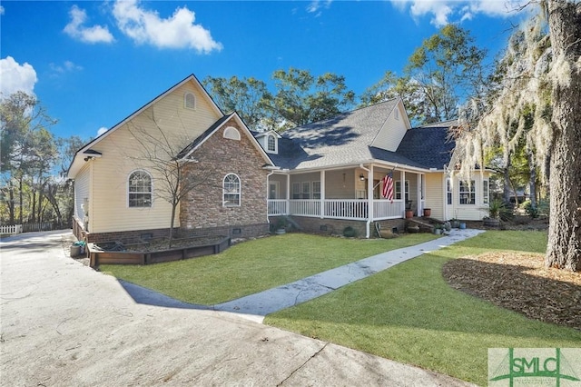 view of front of home featuring a front yard and covered porch