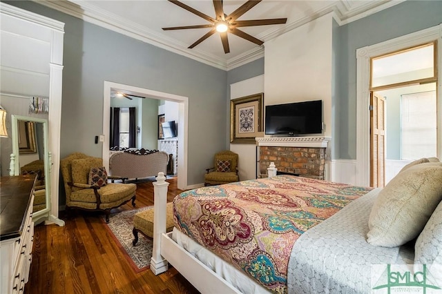 bedroom with ceiling fan, ornamental molding, a closet, and dark hardwood / wood-style flooring