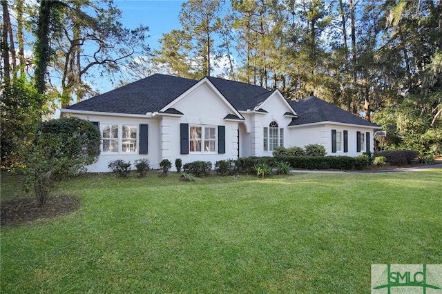 ranch-style house featuring a front yard