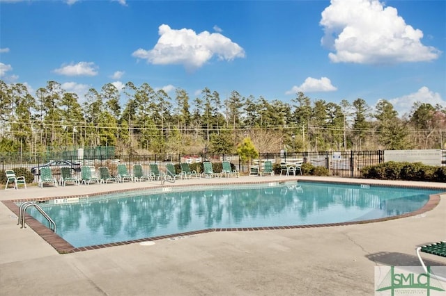 view of swimming pool